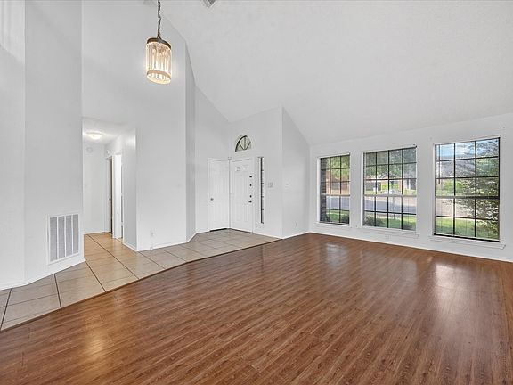 3rd image of 819 Tifton Ct