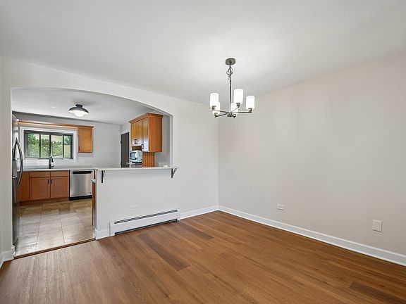 5th image of 928 W Irving Park Rd APT 309