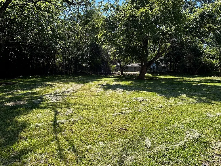 Maywood Cir — Photo 20