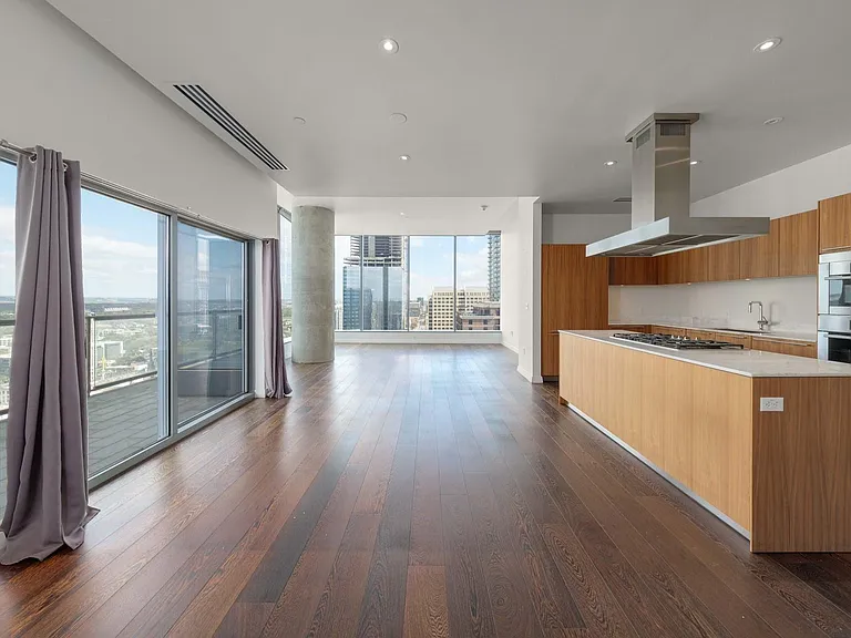 210 Lavaca St #2608 — Photo 9