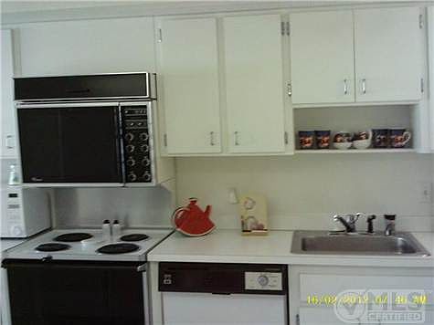 5th image of 36 Stratford Ln APT B