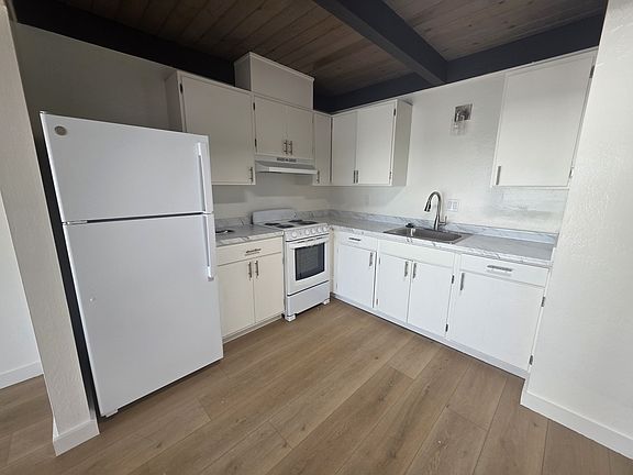 3rd image of 350 Esplanade Ave APT 9