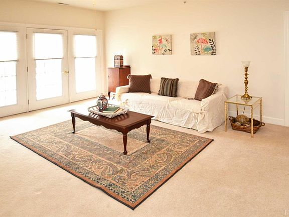 3rd image of 601 Wyndhurst Dr APT 202