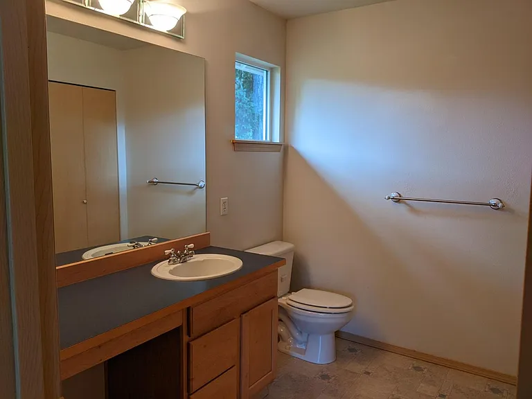 1169 Hudson St — Photo 16