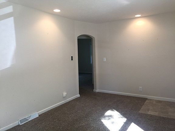 3rd image of 724 Loves Park Dr