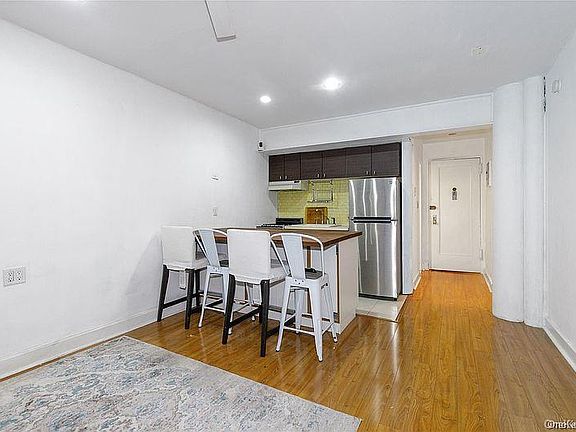 4th image of 15 Canterbury Road #C10