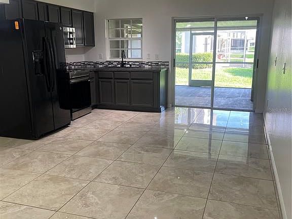 3rd image of 412 Kensington Lake Cir