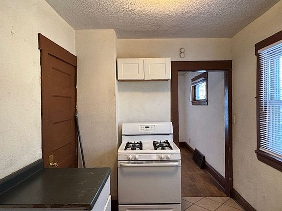 5th image of 1074 5th St E