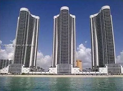16001 Collins Ave — Photo 2