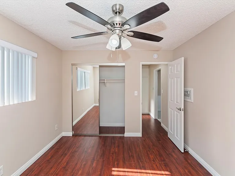 800 Meyer Lane — Photo 20