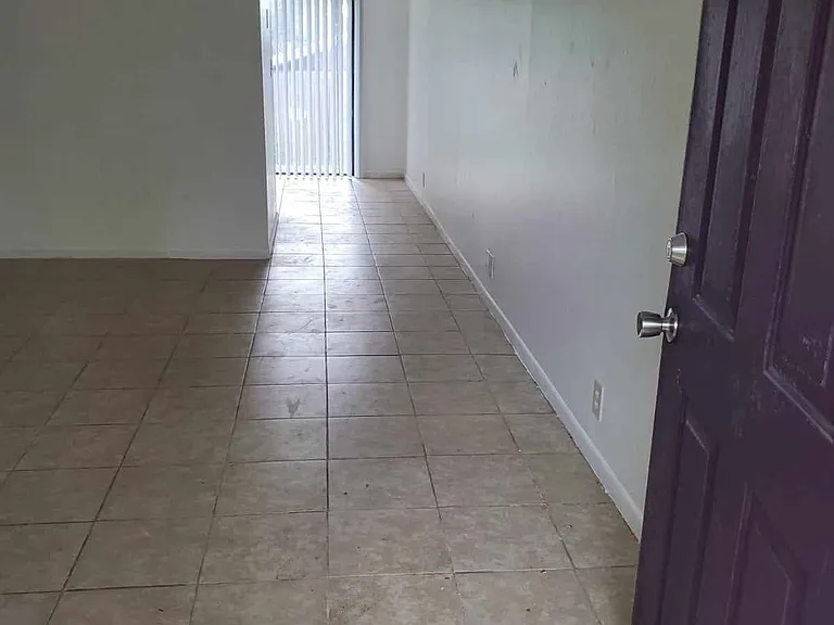 729 Greenleaf Ln #729 — Photo 11