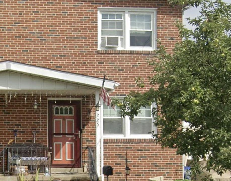 1st image of 225 Powhattan Ave