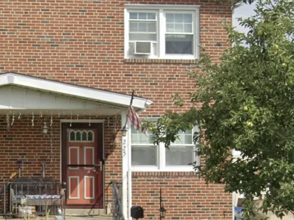 225 Powhattan Ave, Essington, PA 19029