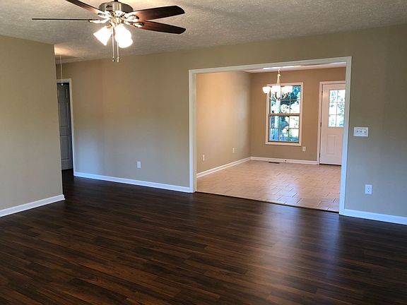 4th image of 216 Amelia Dr