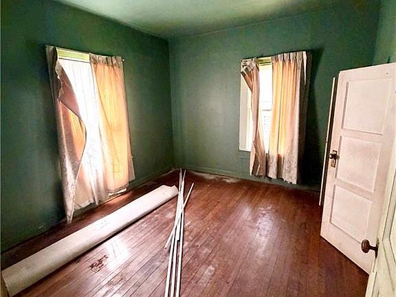 3rd image of 607 Dexter Ave