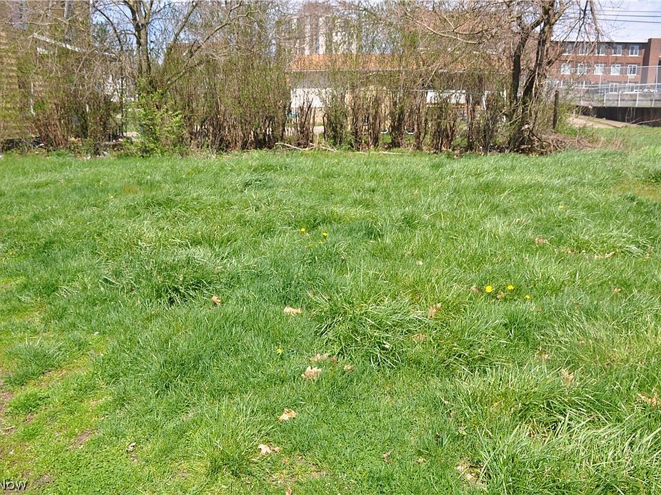 2nd image of 607 Raynolds Pl SW