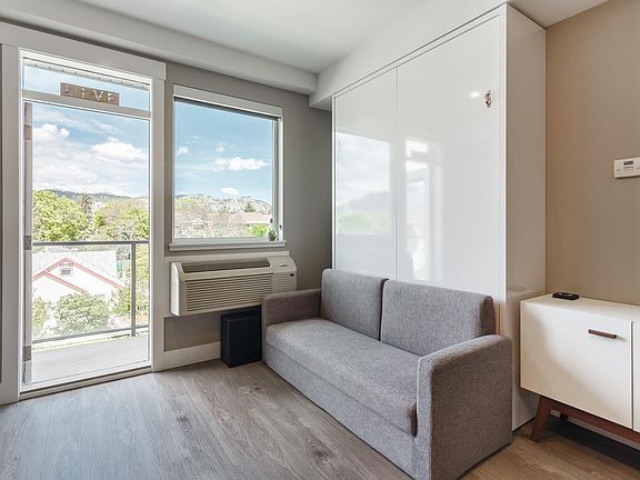 3rd image of 925 Leon Ave #401