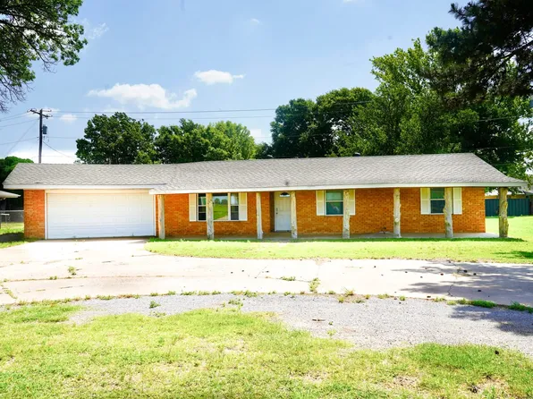 1212 N Main St, Fairview, OK 73737