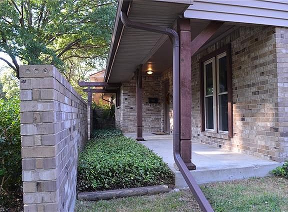 3rd image of 211 Willowbrook Dr