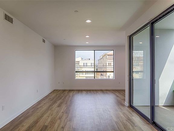 5th image of 11478 Moorpark St Unit 201