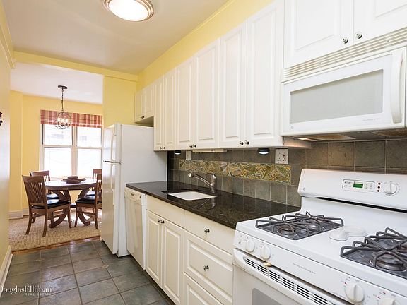 4th image of 424 E 52nd St APT 8F