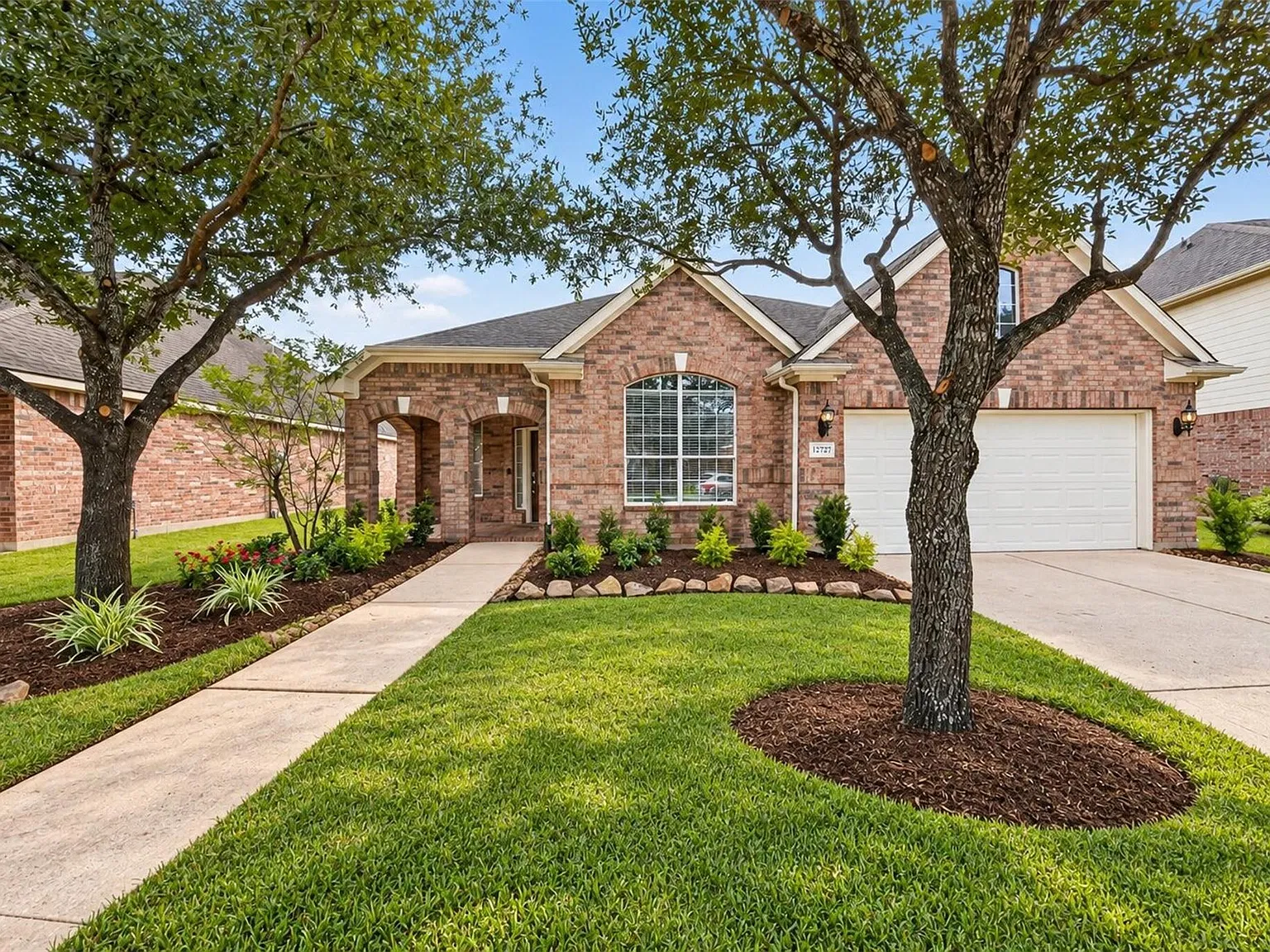 4 bed, 3.0 bath, 2872 sqft, $2,950 — Photo 2