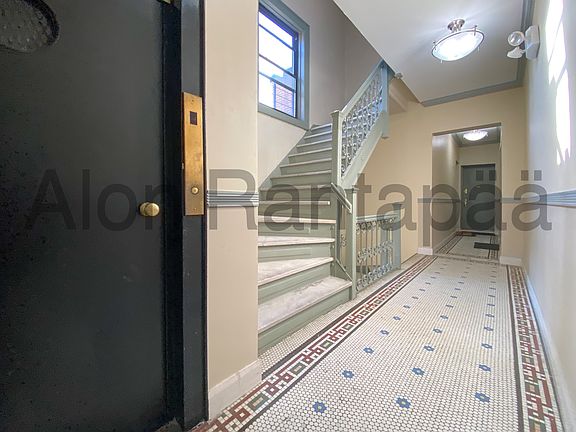 5th image of 261 W 21st St APT 9