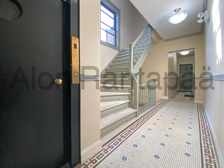 261 W 21st St #9 — Photo 5