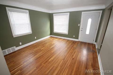 3rd image of 223 N Kenwood Ave