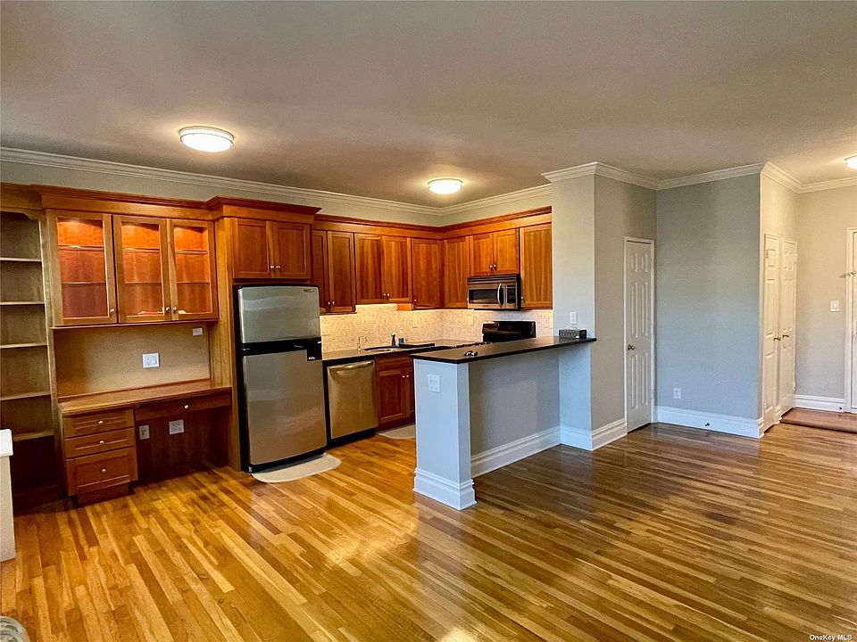 111 7th St Garden City NY Zillow