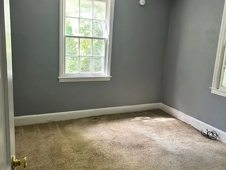 121 Coker St — Photo 6