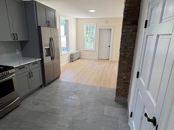 3rd image of 129 Monroe St Floor 2