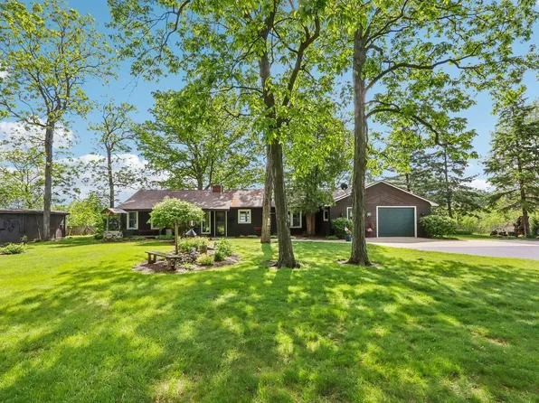 950 North Dousman ROAD, Summit, WI 53066