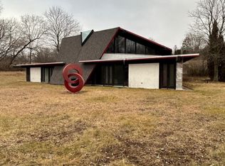 7107 Cedar Creek Rd, Cedarburg, WI 53012