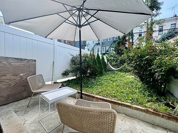 4th image of 245 Kingsland Ave APT 1L