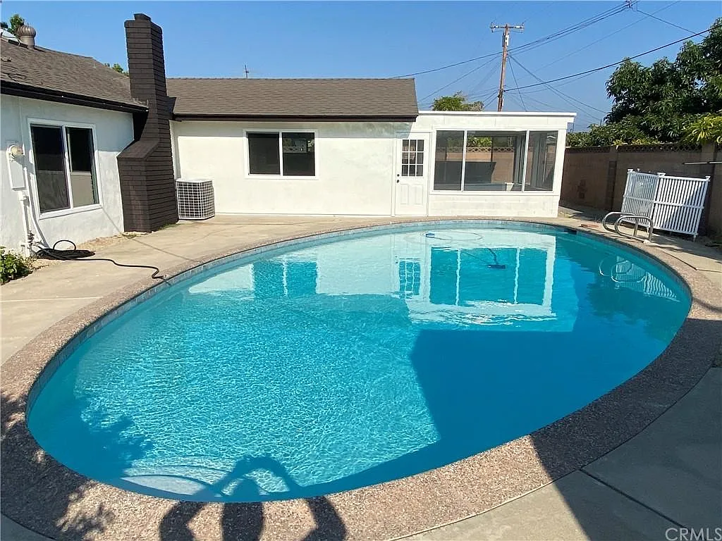 5 bed, 1805 sqft, $5,495 — Photo 2