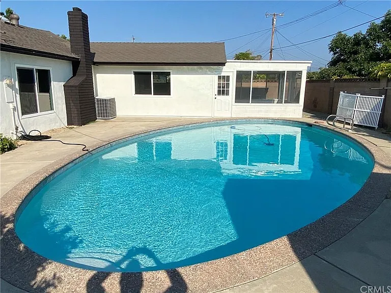 1246 E Quincy Ave — Photo 2