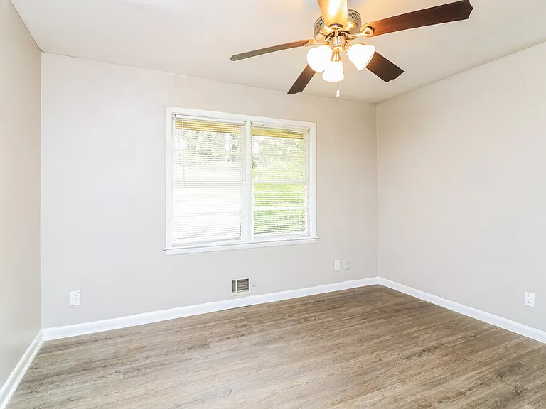 2937 Thompson Cir — Photo 19