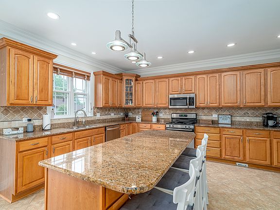 5th image of 9729 Meade Ave