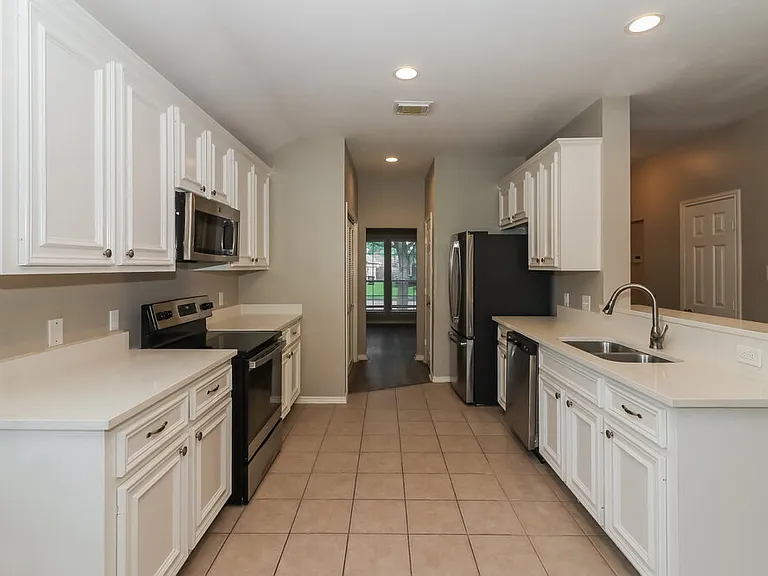 1427 Waterside Village Dr — Photo 6