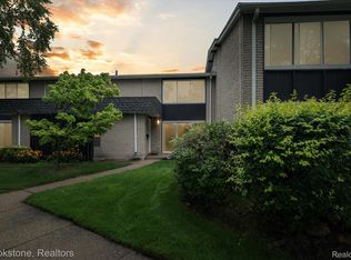 8721 Kennedy Cir UNIT 4, Warren, MI 48093