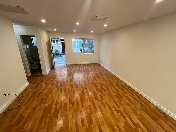 5th image of 17151 Roscoe Blvd Unit 12