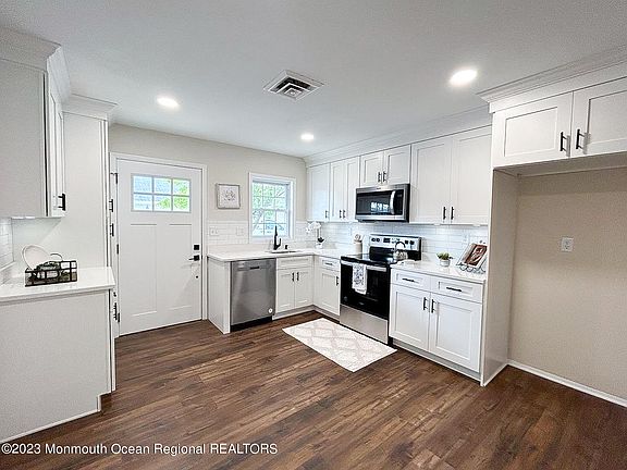 3rd image of 243B Jefferson Court