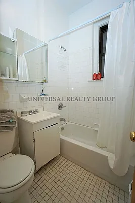 Rented by Universal Realty Group | media 4