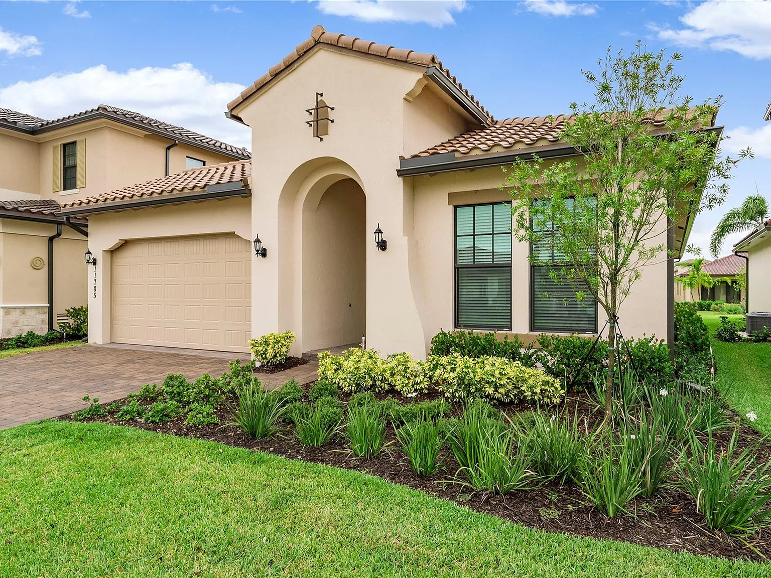 4 bed, 3.5 bath, 2287 sqft, $6,100 — Photo 3