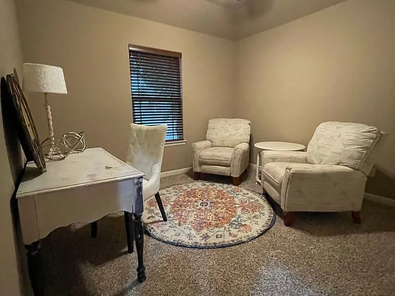 1407 Lauren Ln — Photo 9