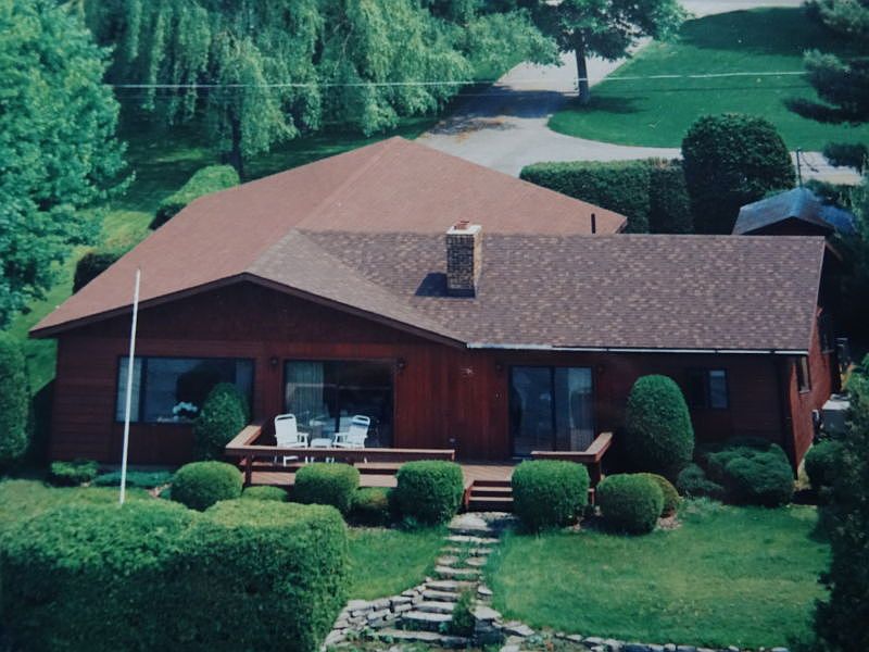 1st image of 209 Riverview Dr