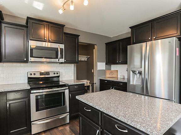4th image of 16019 Bedington Dr