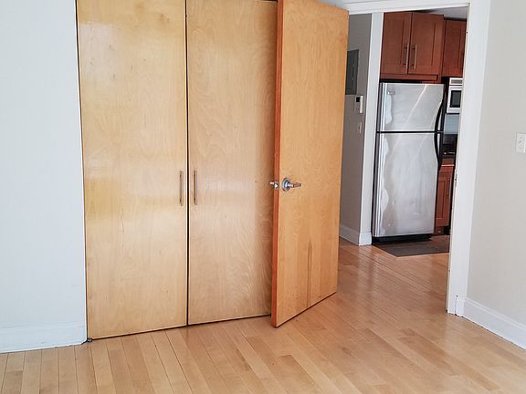 3rd image of 362 W 53rd St APT 3F
