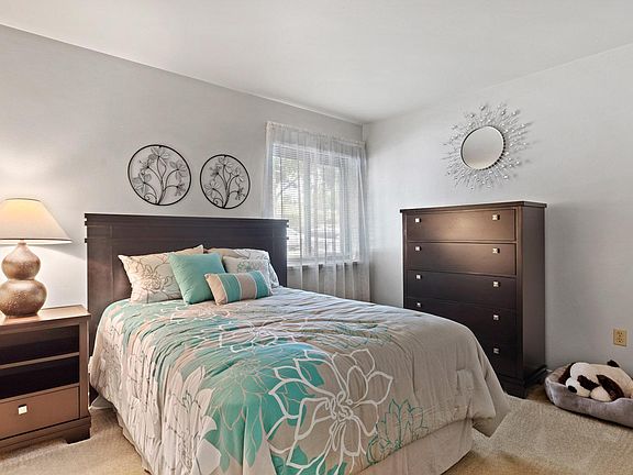 2nd image of 275 Oakville Dr #304-1B